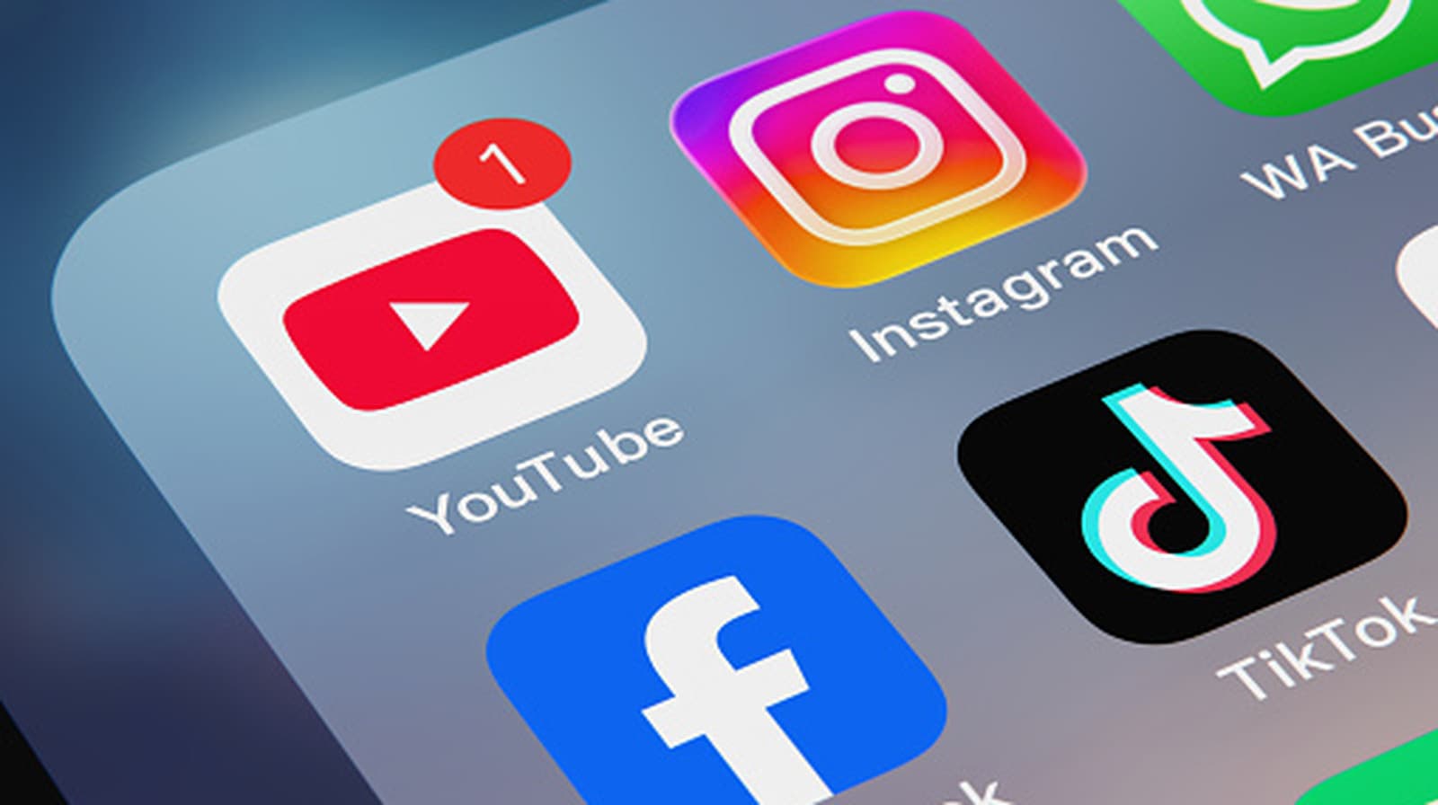YouTube launches direct messaging for US users